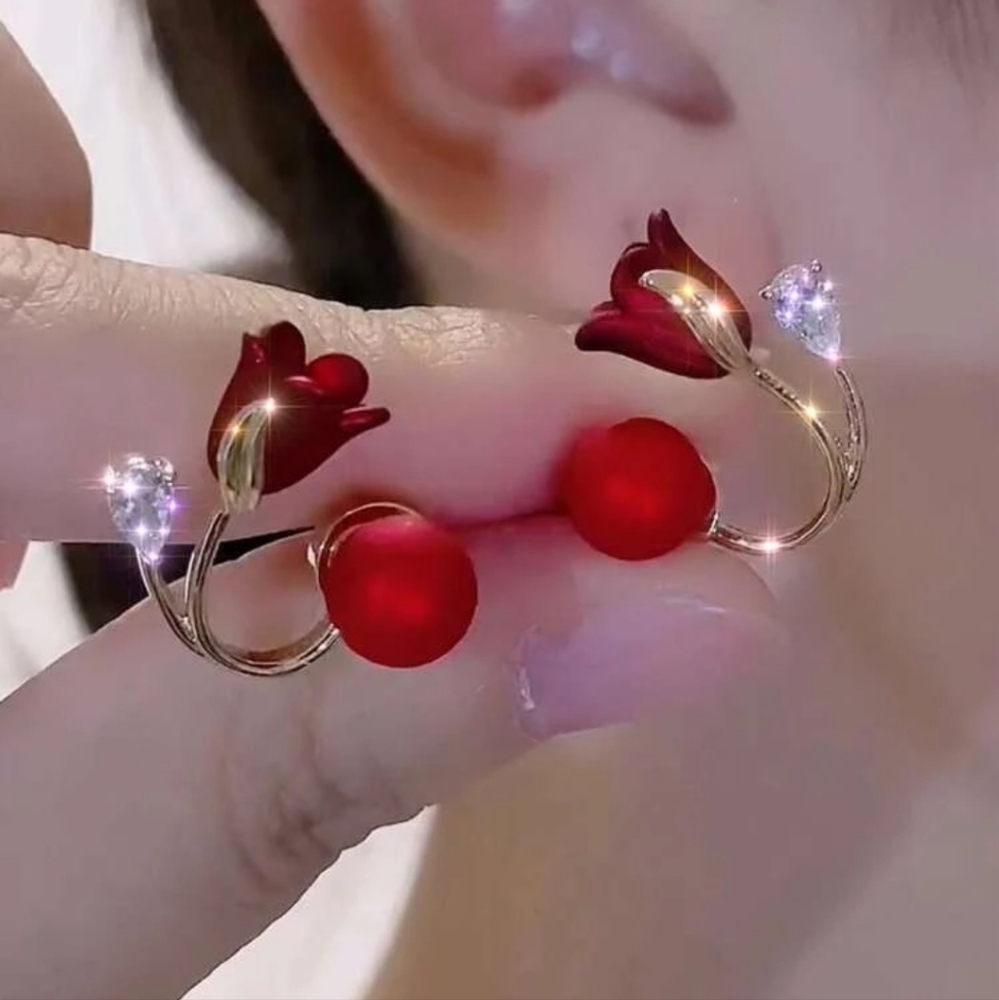 ❤️🌹NEW❤️🌹SUPER GORGEOUS!! Red Rose,CZ, and faux Pearl Ear Climbers ❤️🌹
